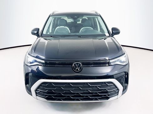 Used 2025 Volkswagen Taos SE FWD image 2
