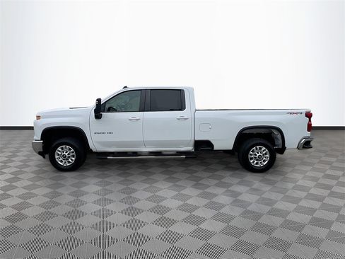 Used 2024 Chevrolet Silverado 2500 LT image 4