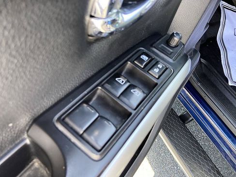 Used 2017 Nissan Titan SL RWD image 12