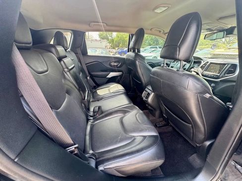 Used 2018 Jeep Cherokee Overland w/ Technology Group image 17