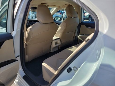 Used 2020 Toyota Camry LE image 9