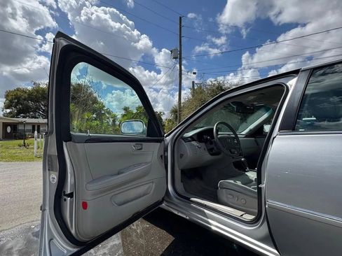 Used 2009 Cadillac DTS image 5