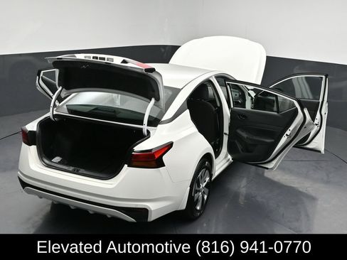 Used 2025 Nissan Altima 2.5 S FWD image 32