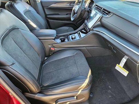 New 2025 Jeep Grand Cherokee Altitude w/ Trailer Tow Package image 16