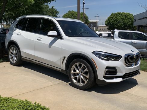 Used 2022 BMW X5 xDrive40i w/ Premium Package AWD/4WD image 2
