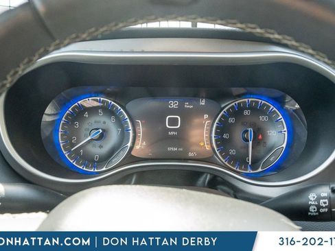 Used 2023 Chrysler Pacifica Touring-L FWD image 8