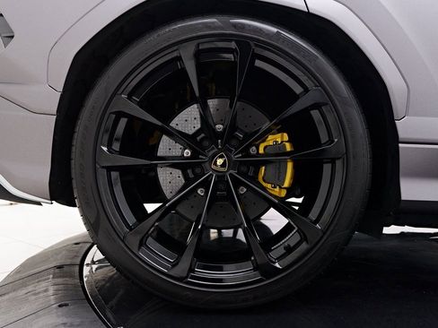 Used 2021 Lamborghini Urus image 25