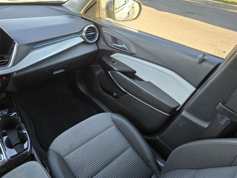 Certified 2025 Chevrolet Trax LT image 18
