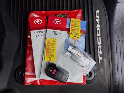 Certified 2025 Toyota Tacoma TRD Off-Road AWD/4WD image 37