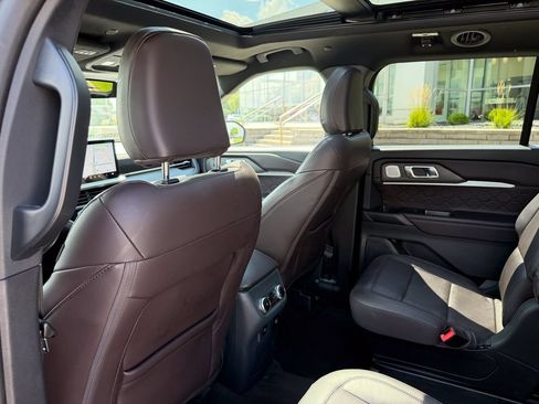 Certified 2025 Ford Explorer Platinum w/ LUX Leather Package AWD/4WD image 16