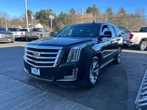Used 2017 Cadillac Escalade Premium Luxury image 3