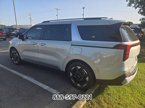 Used 2026 Kia Carnival EX FWD image 3