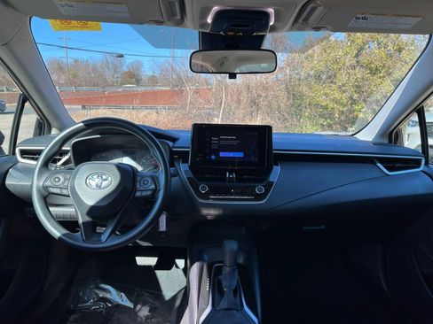 Used 2025 Toyota Corolla LE image 30