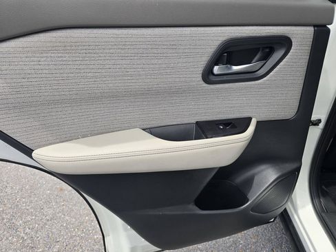 Used 2023 Nissan Rogue SV FWD image 13
