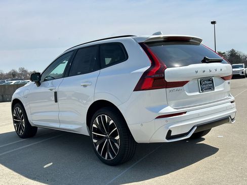 New 2026 Volvo XC60 T8 Ultra w/ Climate Package AWD/4WD image 4