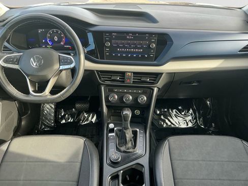 Used 2022 Volkswagen Taos SE w/ Panoramic Sunroof Package image 10