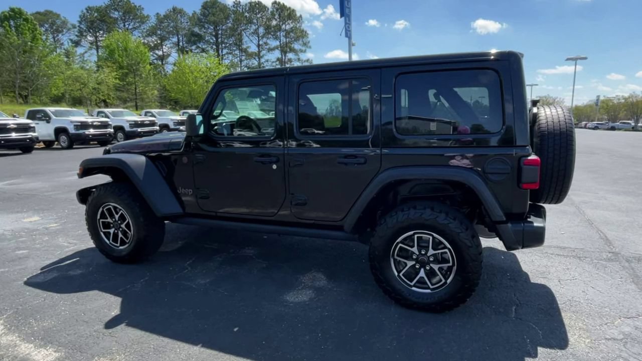 Used 2025 Jeep Wrangler Unlimited Rubicon AWD/4WD image 6