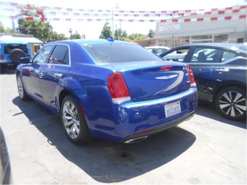 Used 2019 Chrysler 300 Limited image 4