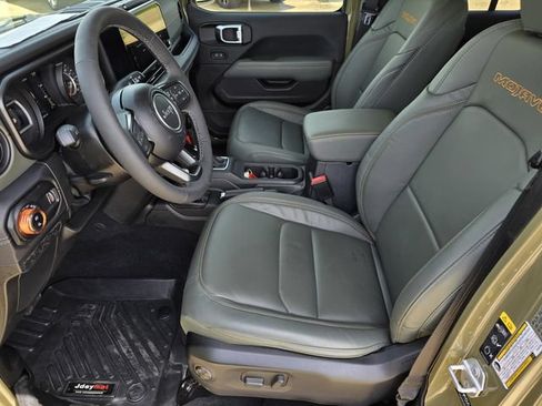 Used 2025 Jeep Gladiator Mojave w/ Convenience Group AWD/4WD image 28