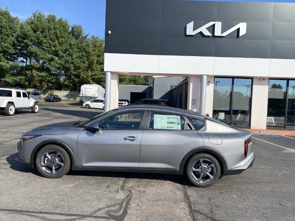 New 2026 Kia K4 FWD image 2