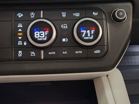 New 2026 Land Rover Defender 110 X-Dynamic SE image 18