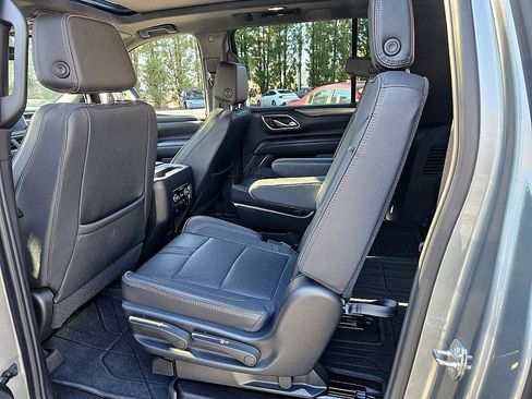 Used 2023 Chevrolet Suburban RST w/ Luxury Package image 9