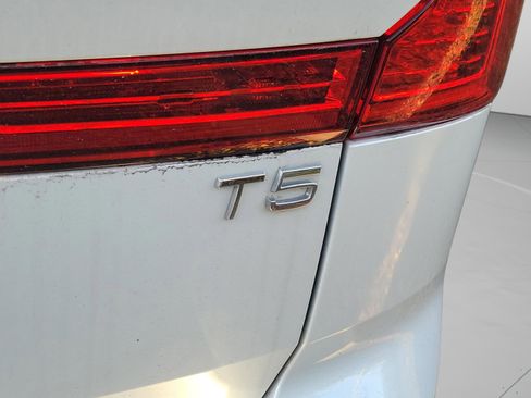 Used 2020 Volvo XC60 T5 R-Design image 23