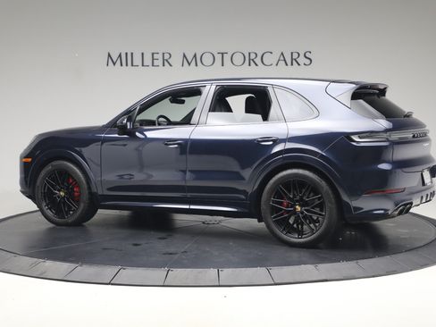 Used 2024 Porsche Cayenne S AWD/4WD image 4