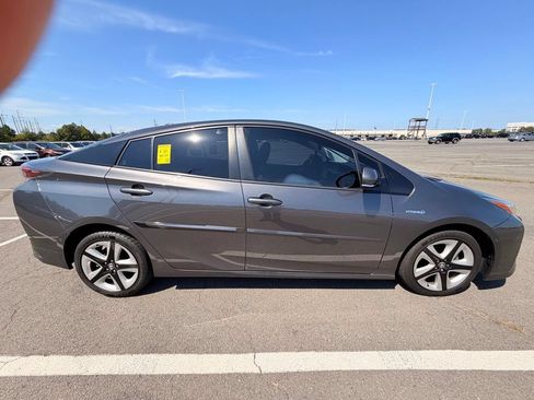Used 2018 Toyota Prius Four Touring FWD image 6