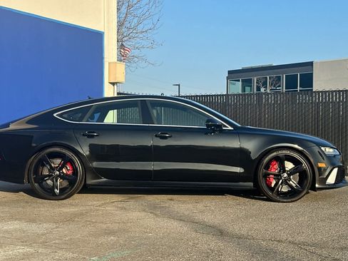 Used 2017 Audi RS 7 Prestige w/ Comfort Seating Package image 2