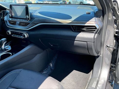 Used 2024 Nissan Altima 2.5 SV image 15