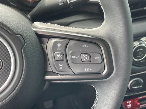 Used 2025 Jeep Gladiator Mojave w/ Convenience Group AWD/4WD image 26