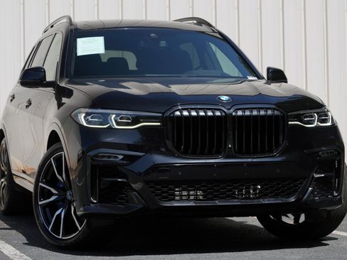 Used 2020 BMW X7 xDrive40i w/ M Sport Package AWD/4WD image 4