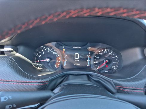 Used 2025 Jeep Compass Trailhawk AWD/4WD image 10