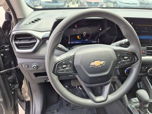 Used 2025 Chevrolet TrailBlazer LT AWD/4WD image 19