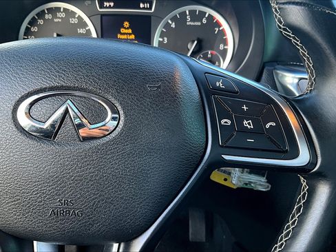Used 2017 INFINITI QX30 Premium w/ Navigation Package image 20