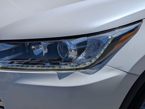 Used 2018 Toyota Highlander Limited Platinum AWD/4WD image 10