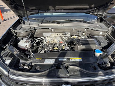 Used 2025 Volkswagen Atlas Cross Sport SE image 34