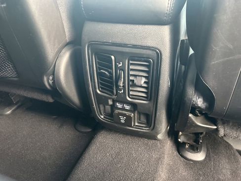 Used 2020 Jeep Grand Cherokee Limited AWD/4WD image 19