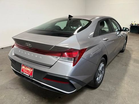 Used 2024 Hyundai Elantra SEL FWD image 3