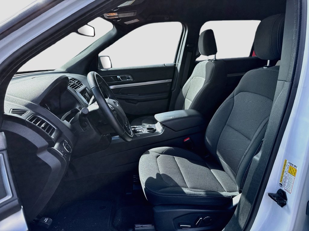 Used 2018 Ford Explorer XLT w/ Equipment Group 201A FWD image 5