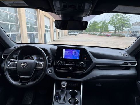 Used 2024 Toyota Highlander XSE FWD image 35