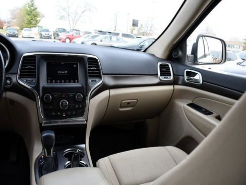 Used 2018 Jeep Grand Cherokee Laredo image 22