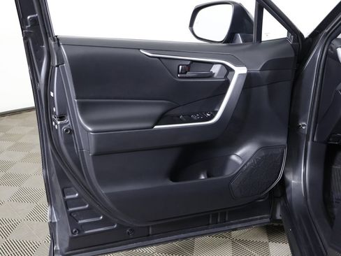 Used 2019 Toyota RAV4 LE image 20