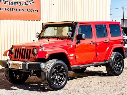 Used 2012 Jeep Wrangler Unlimited Sahara image 8