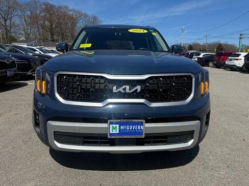 Used 2024 Kia Telluride EX w/ EX Captain's Chair Package AWD/4WD image 2