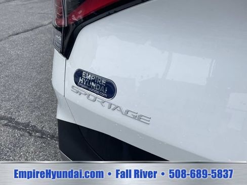 Used 2024 Kia Sportage LX AWD/4WD image 5