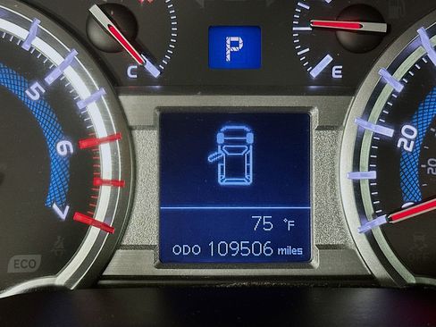 Used 2017 Toyota 4Runner SR5 AWD/4WD image 18