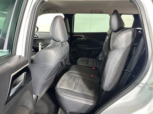 Used 2023 Mitsubishi Outlander SE image 25
