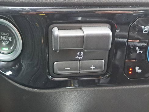 Certified 2025 Chevrolet Silverado 1500 LTZ w/ Technology Package image 23